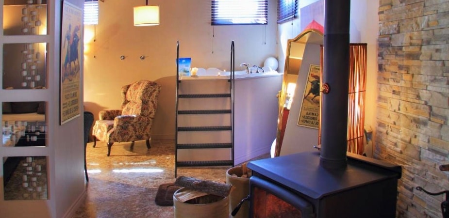 Chez Baza - Intérieur - bain et foyer